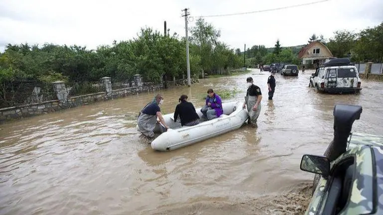 Ukraine asks EU, NATO to help deal with damage from floods