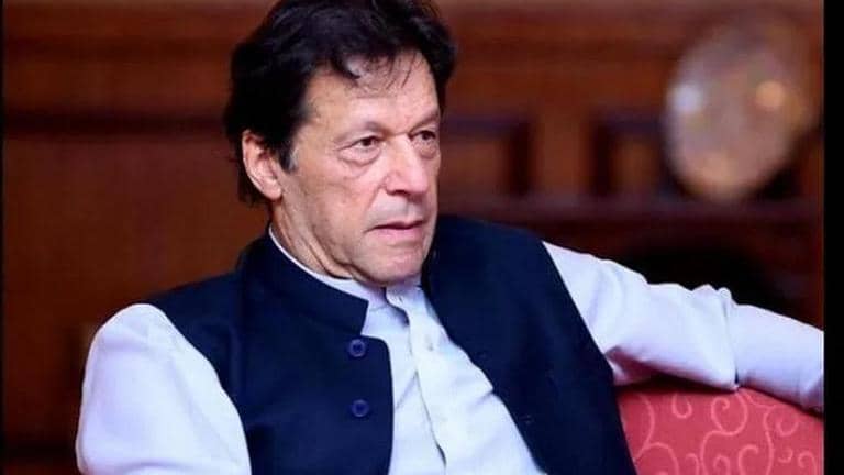 WATCH: Pakistan police arrive at Imran Khan's residence in Lahore for ...