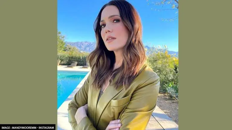 Mandy Moore reveals has rare blood disorder, to have unmedicated delivery of second child Mandy Moore