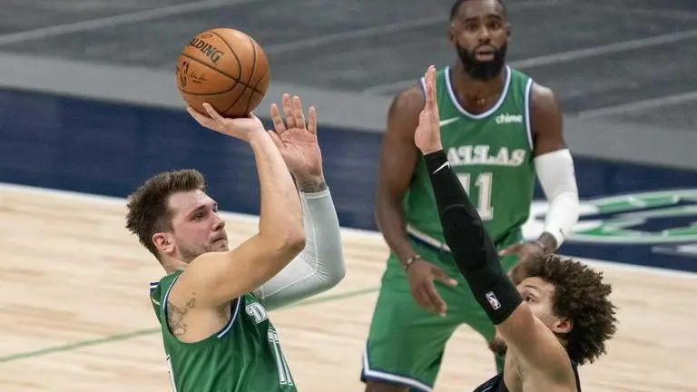 Hardaway, Burke lead short-handed Mavs past Magic 112-98