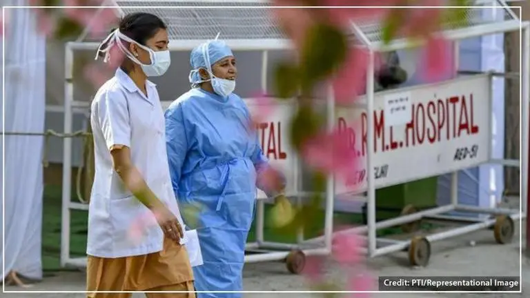 Female resident doctor attacked by patients of COVID-19 wards in LNJP Hospital Lok Nayak hospital