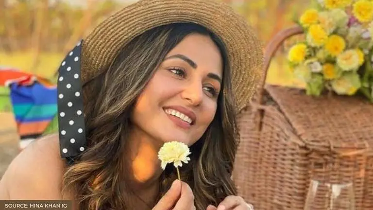 When Hina Khan showed how she aced the no makeup makeup look; watch Source: Hina Khan IG