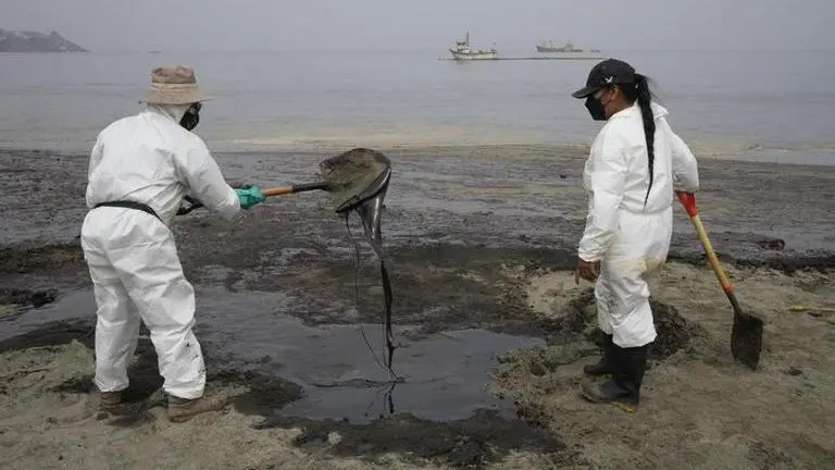 Repsol continues cleaning up oil spillage in Peru Peru