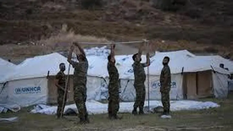 Greek troops build new facility for Moria migrants