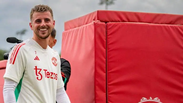 Manchester United issue statement as Mason Mount harassed by supporters for signing shirt