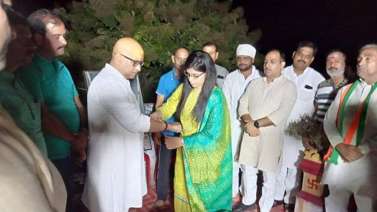 Congress's Ajay Rai visits slain IAF pilot's family in Varanasi on ...