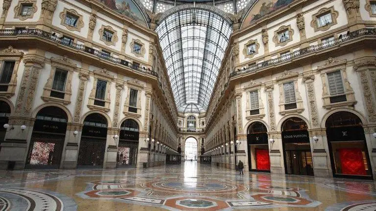 In drastic step, Italy shuts most factories to halt virus