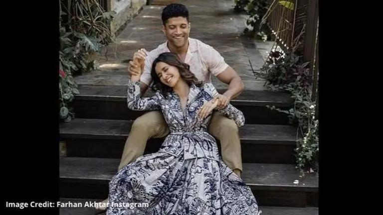 Farhan Akhtar and Shibani Dandekar step out to shop for essentials amid lockdown farhan akhtar