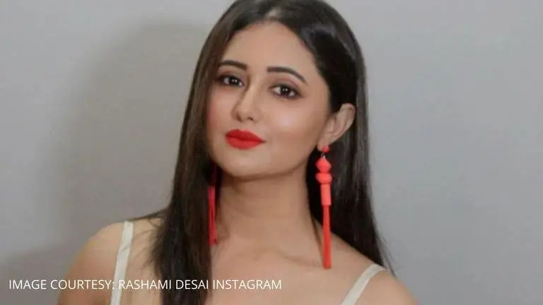 Rashami Desai raises her voice against animal abuse; shares a strong message Rashami Desai