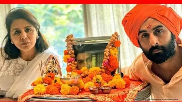 Rishi Kapoor's prayer meet: Ranbir Kapoor, Neetu Kapoor pay tribute to the late actor Rishi Kapoor