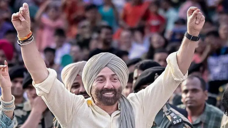 Sunny Deol gets teary-eyed while thanking fans as Gadar 2 enters Rs 400 crore club | Watch Sunny Deol