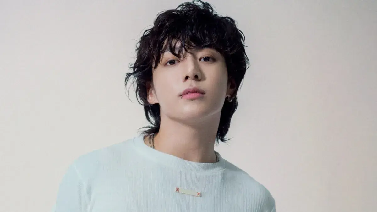 Jungkook Surprises ARMY With Midnight Live Session, Treats With
