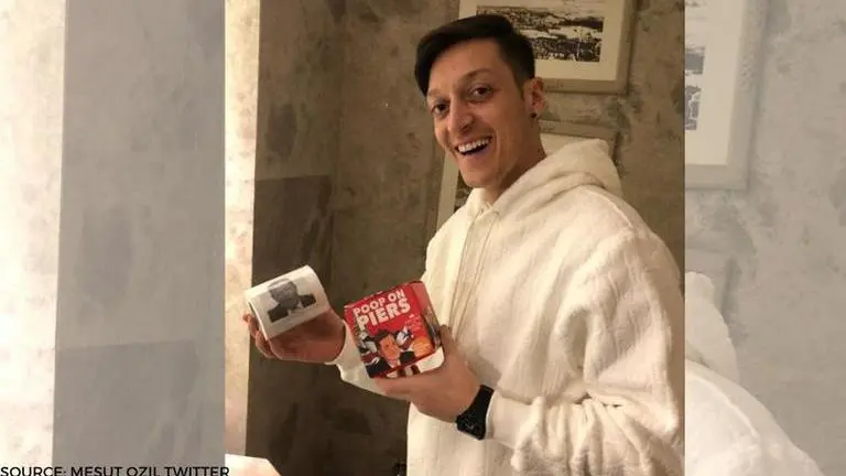 Mesut Ozil comically buys Piers Morgan-imprinted 'Toilet Rolls' before leaving Arsenal mesut ozil