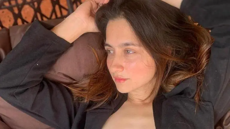 Sanjeeda Shaikh drops sun-kissed selfie flaunting her beautiful smile; see photo Sanjeeda Shaikh