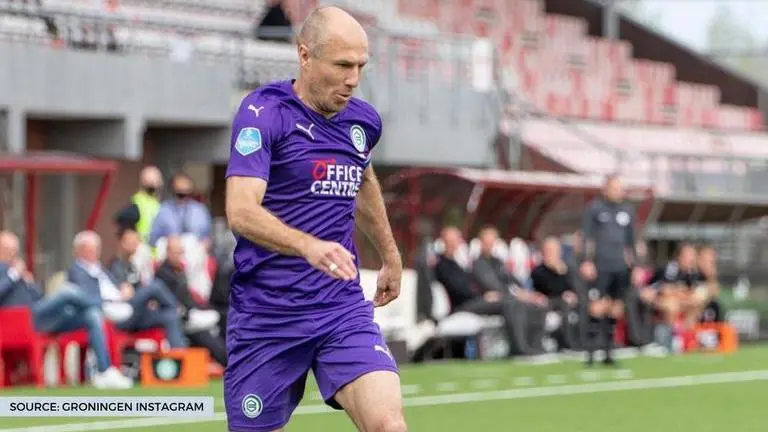 Arjen Robben breaks down after being named MOTM in first game in 7 months arjen robben