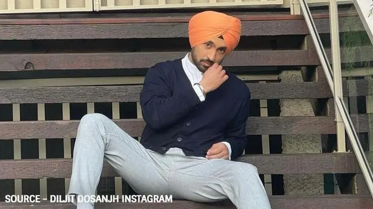 Diljit Dosanjh sets the Friday mood right as he 'vibes' to this song in new video Diljit Dosanjh