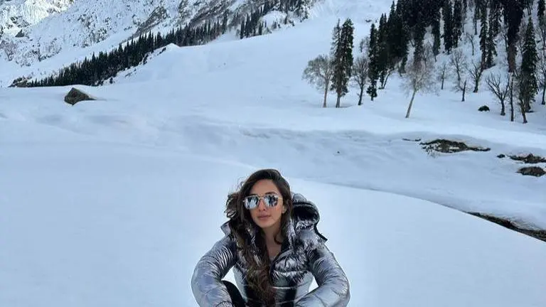 Kiara Advani shares pictures from Kashmir, fans say 'take care' Kiara Advani