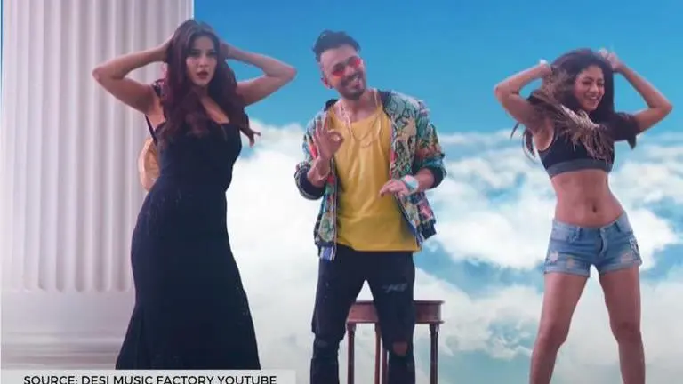 Kurta Pyjama song review: Shehnaaz steals the limelight in this Tony Kakkar track; watch shehnaaz gill