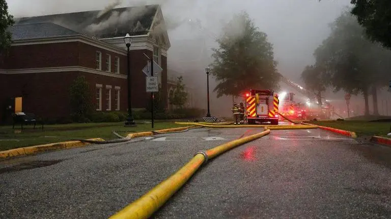 1 killed as unconfirmed tornado hits southern Oklahoma town