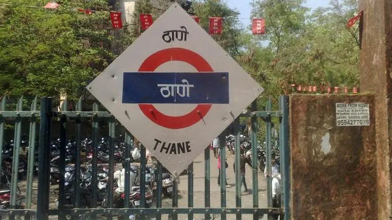 Maha: Marshals deployed in Thane slums to enforce lockdown Maha: Marshals deployed in Thane slums to enforce lockdown