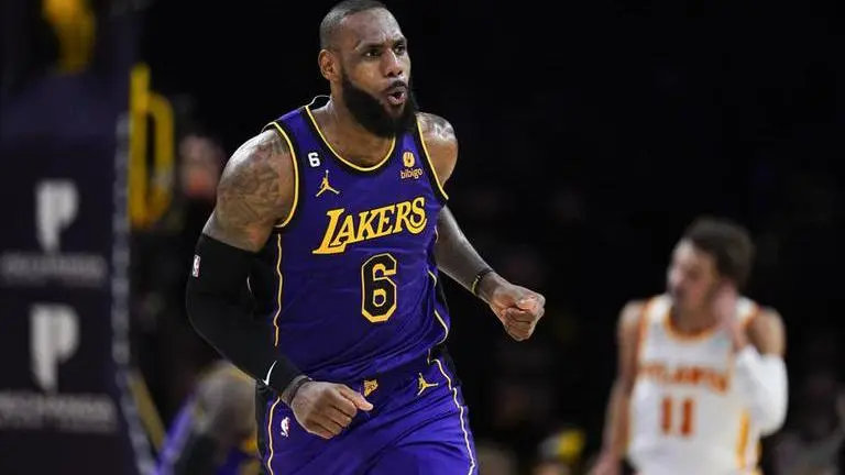 LeBron marks return with 25 points as Lakers beat Hawks for their fourth straight win Lebron James