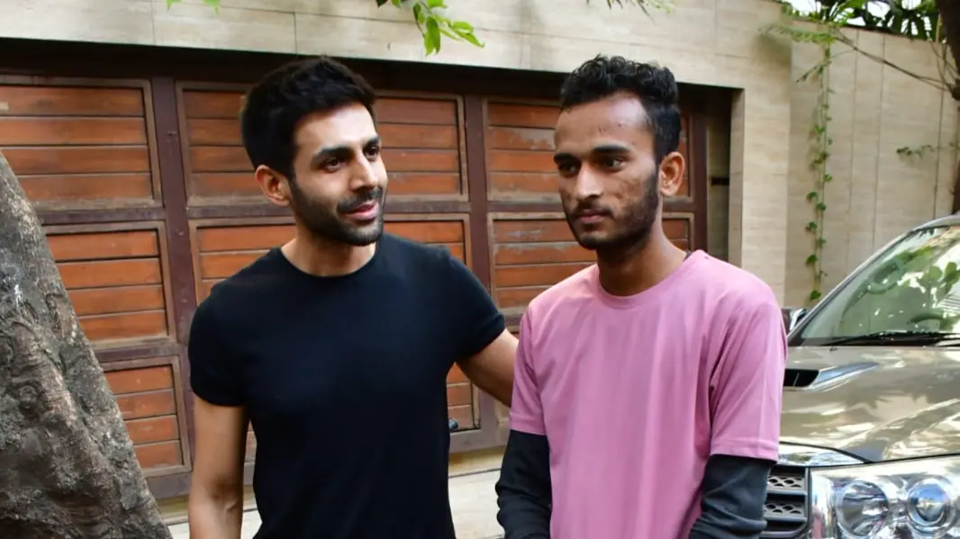 Kartik Aaryan's Fan Cycles All The Way From Jhansi To Meet Actor, Video Goes Viral Kartik Aaryan