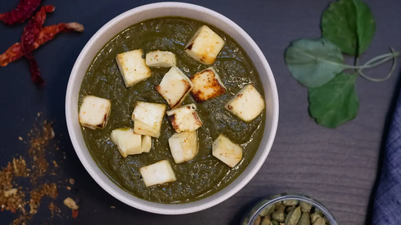 Tofu vs paneer, which vegetarian protein should be a part of your diet? Saag paneer