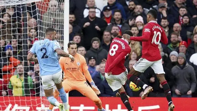 Premier League: Manchester United come back from behind to beat Manchester City 2-1 Premier League: Manchester United vs Manchester City