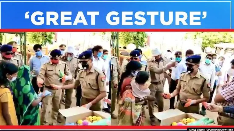 Jhansi Police lauded for distributing toys to kids of migrant workers Jhansi police