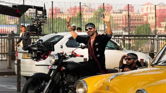 Kartik Aaryan Spotted In Rooh Baba Avtar Amid Bhool Bhulaiyaa 3 Shoot