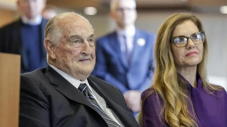 Nebraska billionaire, philanthropist Walter Scott dies at 90 Nebraska