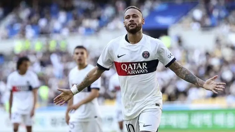 PSG forward Neymar trains alone because of viral infection as talks over his future continue Neymar Jr.