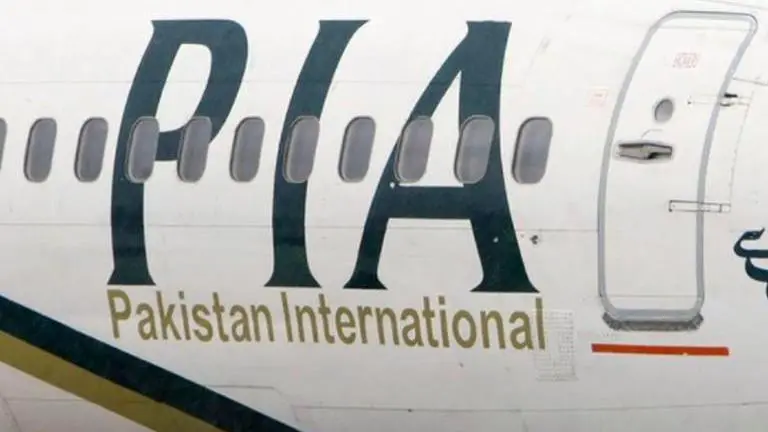 US bars Pakistani flights after pilot-license scandal