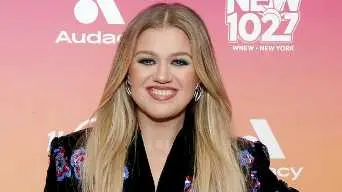 Kelly Clarkson Reveals Pre-Diabetic Diagnosis Prompted Her Weight Loss Kelly Clarkson