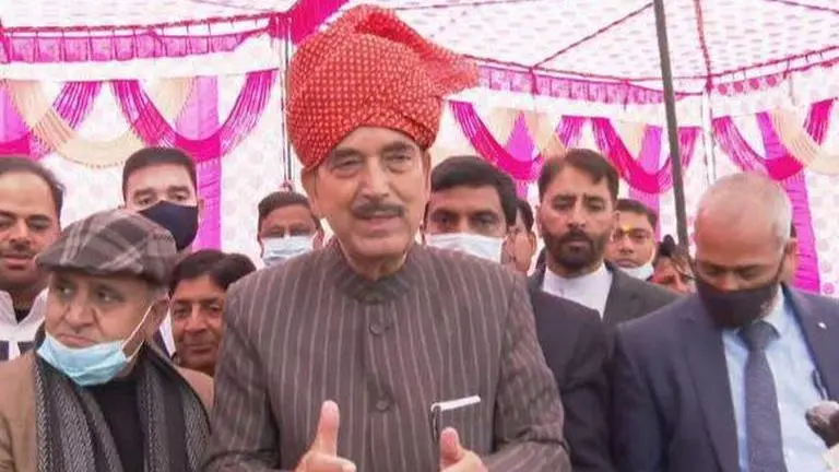 Ghulam Nabi Azad snubs Gupkar Alliance over talks with Pakistan; 'Centre to decide' Ghulam Nabi Azad