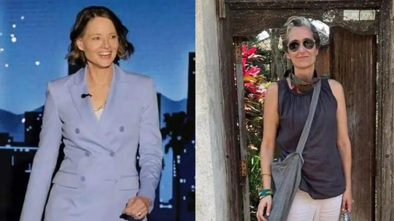 Jodie Foster and Alexendra Hedison share a kiss as the former wins a Golden Globe Jodie Foster