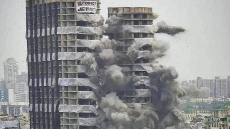 Seven daredevils who stood just 100 metres from imploding twin towers ...
