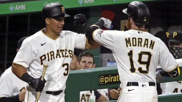 Brewers rally past Pirates 6-5 in 11 innings Brewers rally past Pirates 6-5 in 11 innings