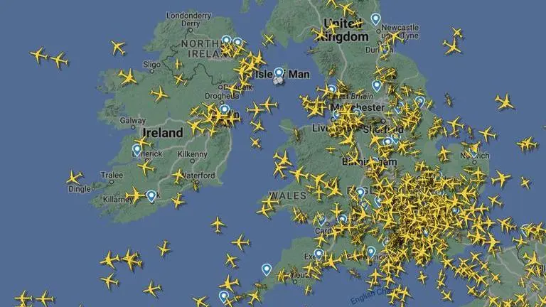 Hundreds of flights cancelled as UK air traffic control glitch 'identified & remedied' London flight radar