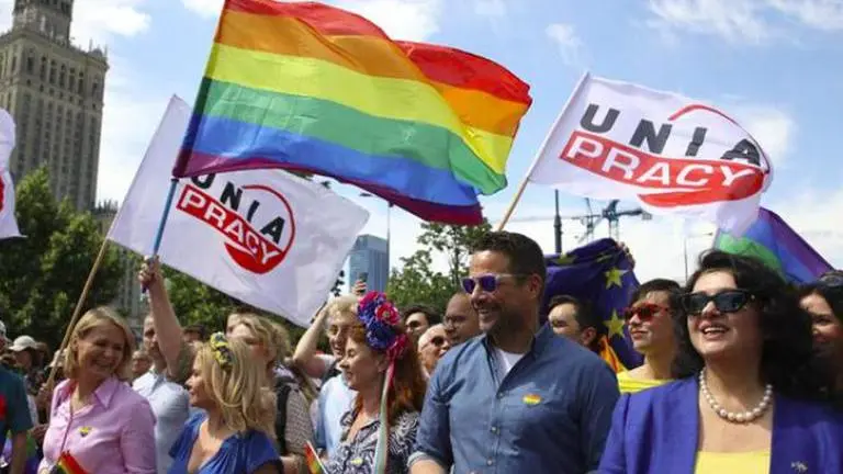 Russia criminalizes ‘promoting’ LGBTQ relationships with new law Russia