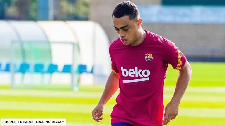 Barcelona's new signing Sergino Dest trolled after football skill blunder; WATCH barcelona