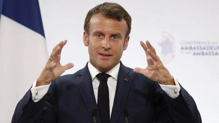 France passes Article 25 of security law allowing off-duty officers to carry weapons France