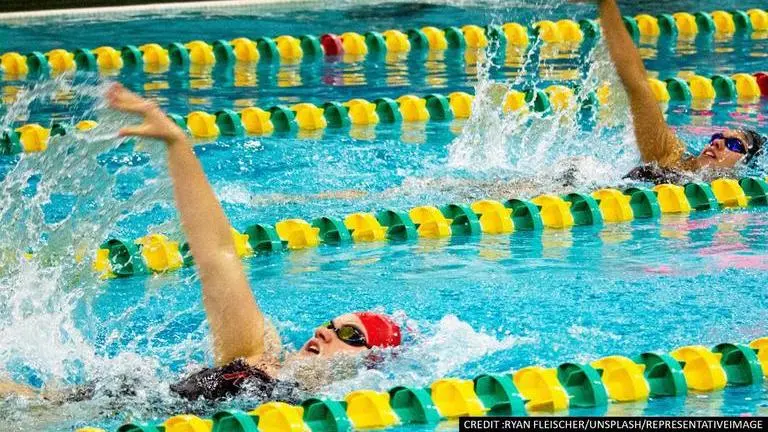 Know Olympic Swimmers: How do backstroke swimmers know when to turn? olympic swimmers