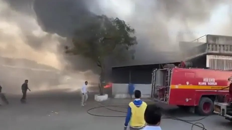 Gujarat: Fire Breaks Out in Banaskantha's Palanpur Market Yard gujarat fire