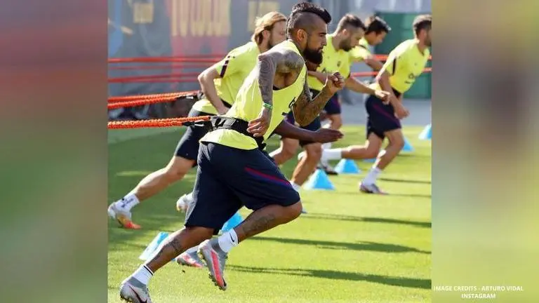 Arturo Vidal hammers Barcelona for having mere 13 professional footballers at Camp Nou Arturo Vidal