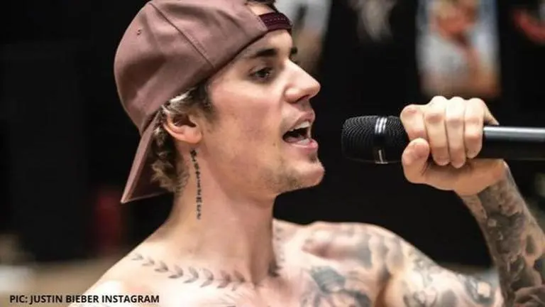 Justin Bieber's covers of famous songs sung by different artists; See videos Justin Bieber