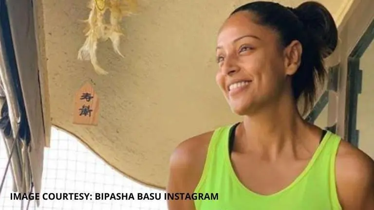 Bipasha Basu's version of '100 squats challenge' is just the motivation you need; watch Bipasha Basu