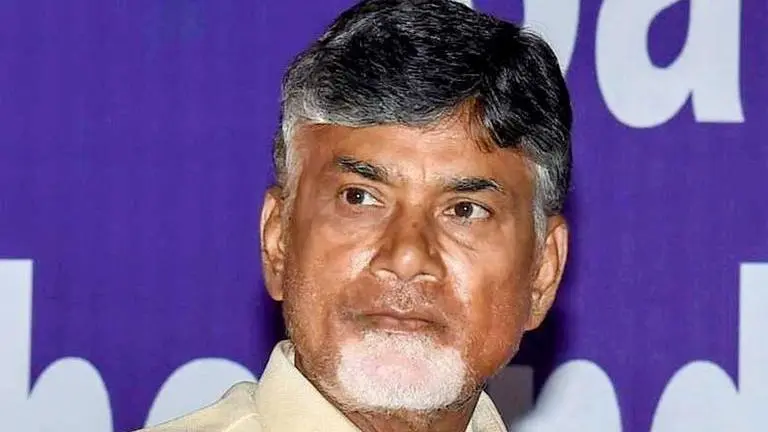 Naidu's Amravathi tour turns violent, protestors hurl slippers, stones, block roads Andhra Pradesh