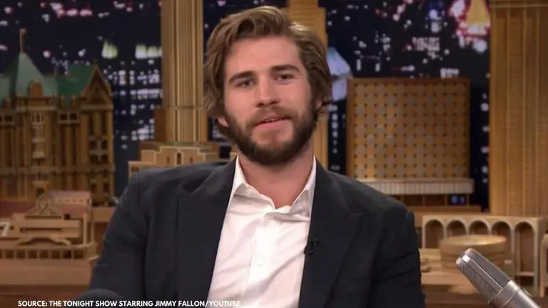 Liam Hemsworth reveals kissing Jennifer Lawrence in 'Hunger Games' was awkward Liam Hemsworth
