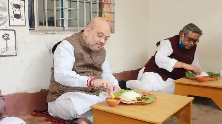 Amit Shah has lunch at Bengal folk singer's house in Santiniketan